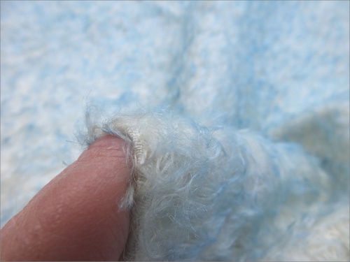 Jerry 243 Ivory & Blue 18mm Mohair 